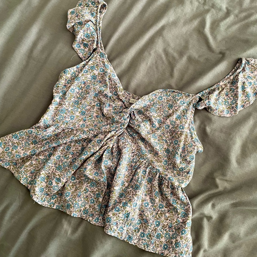Very cute blouse top